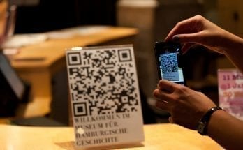 how does a qr code work