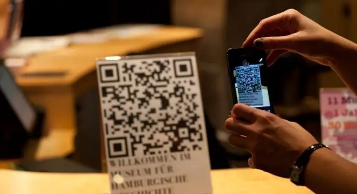 how does a qr code work