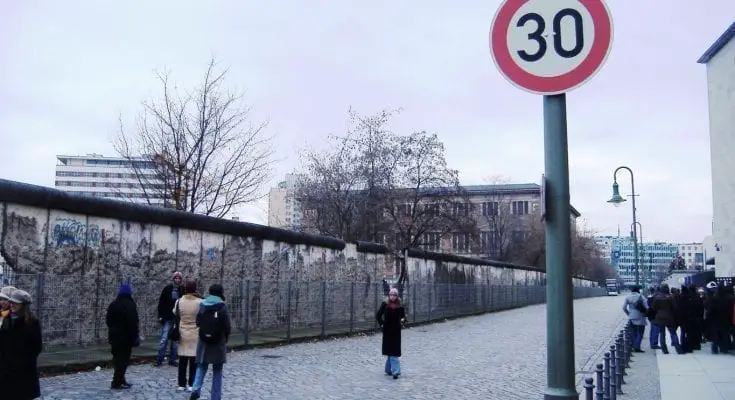 berlin wall fall