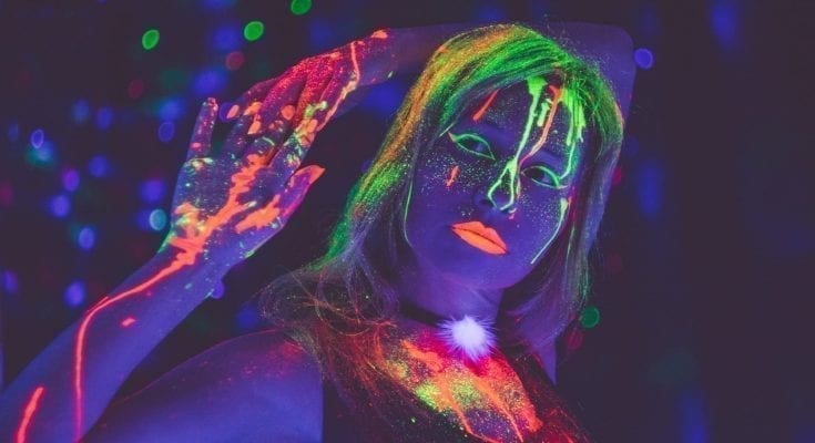 how does electroluminescence work
