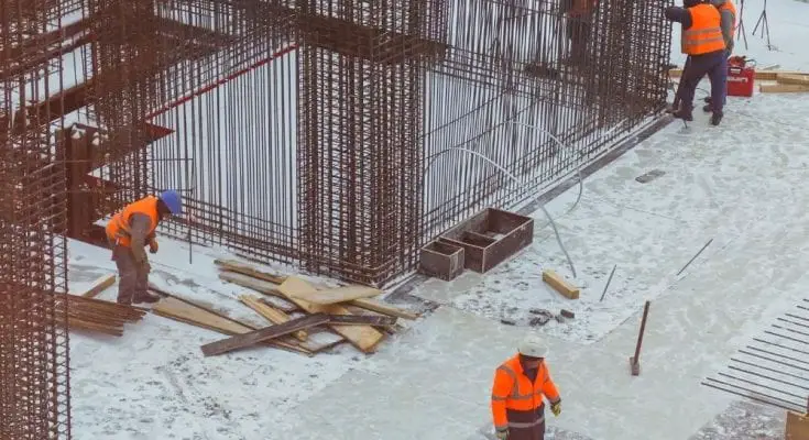 4 Useful Tips for Working in Construction During Winter