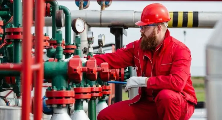 4 Effective Worker Safety Tips in the Oil and Gas Industry