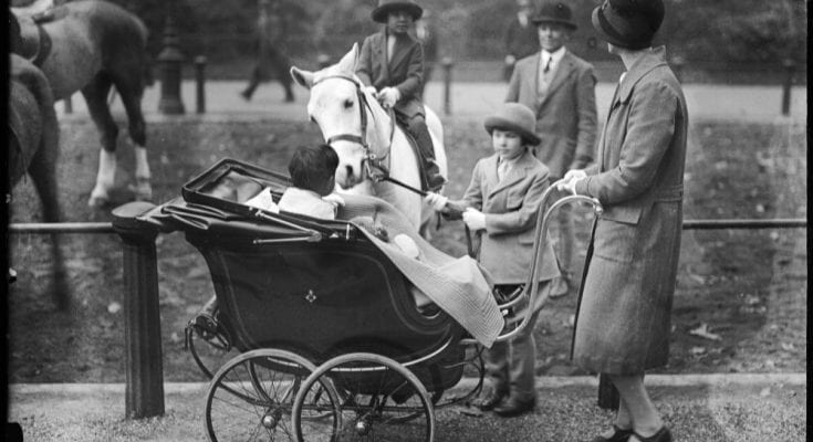Popular Fashion Trends During the Roaring ’20s