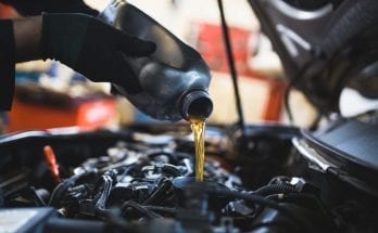 Differences Between Gear and Engine Oil