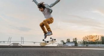 How to do easy skateboarding tricks for beginners