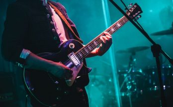 6 Famous Guitars and the Legends Who Played Them