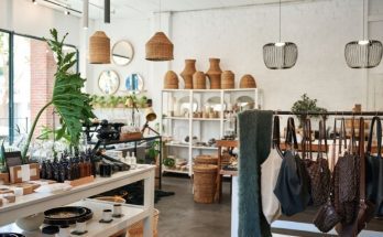 Key Differences Between a Boutique and Retail Store