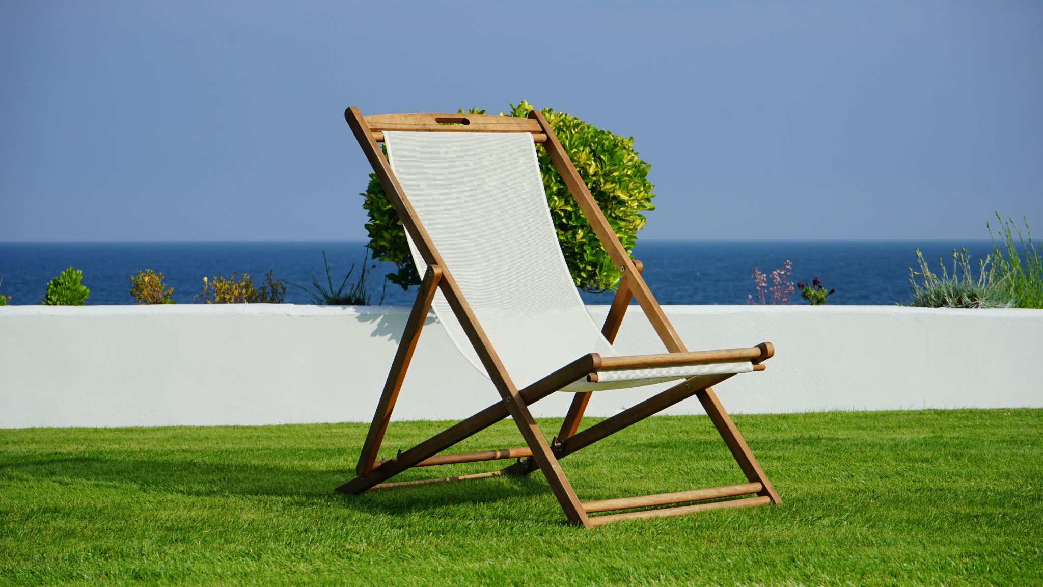 artificial grass versus real lawn
