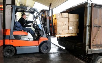 How Amazon and Other Companies Ship So Fast