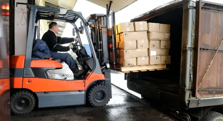 How Amazon and Other Companies Ship So Fast
