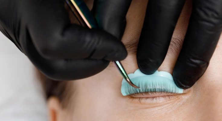 Extensions vs. Lash Lifts: What’s the Difference?