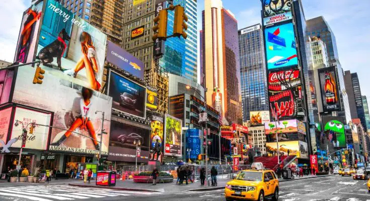 What You Should See When Visiting NYC: Tourist Life