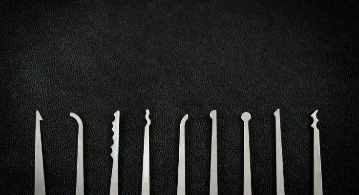 3 Tips for Traveling With a Lockpick Set