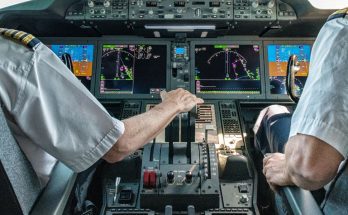 Do Airline Pilots Actually Fly the Aircraft?