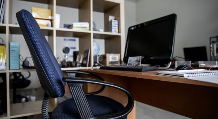 3 Office Decluttering Ideas To Try in the Workplace