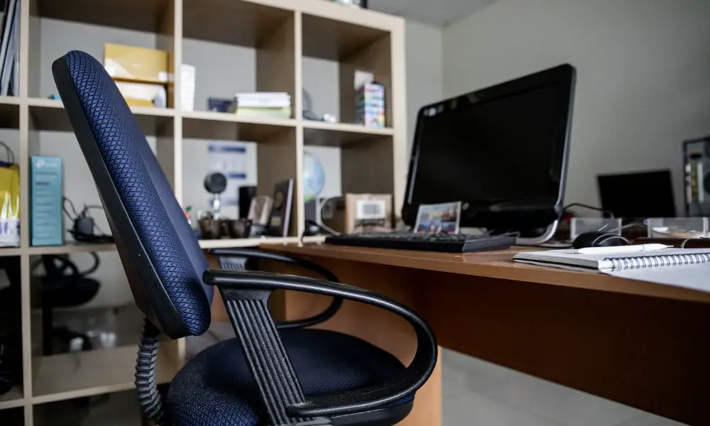 3 Office Decluttering Ideas To Try in the Workplace