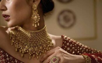 choosing an Indian necklace set