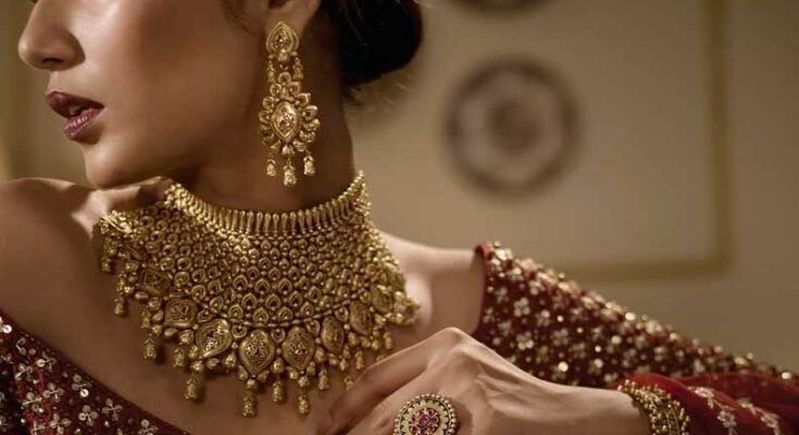 choosing an Indian necklace set