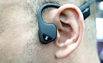 Bone Conduction Headphones vs. Earbuds