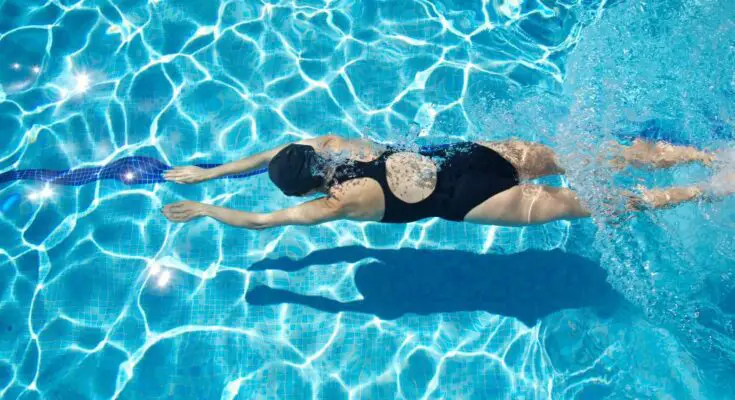 4 Ways a Swim Cap Will Improve Your Performance