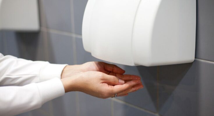 Automatic Features Every Commercial Restroom Should Have