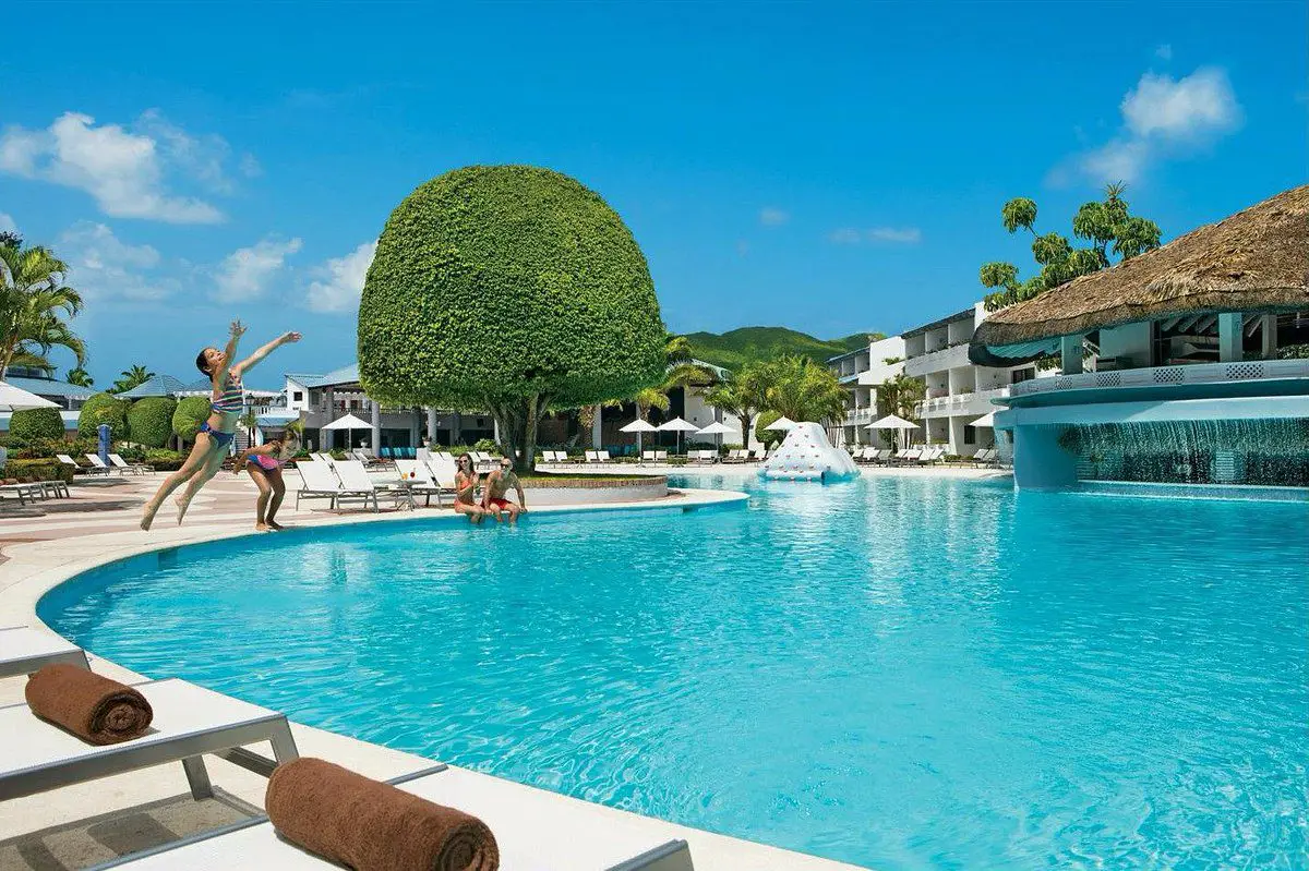Sunscape Properties - Fun-In-The-Sun Family Vacations