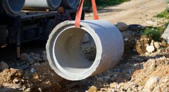 How the Construction Industry Uses Pipe Lifting Attachments