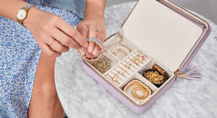 How to Choose the Right Jewelry Tray